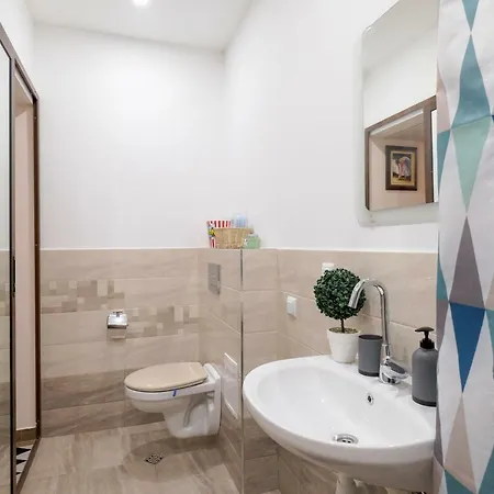 아파트 Exceptional Refurnished Location