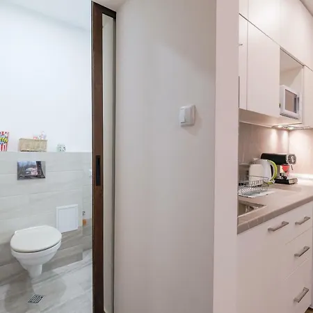 아파트 Exceptional Refurnished Location