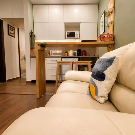 Prime Refurbished In Center Apartamento