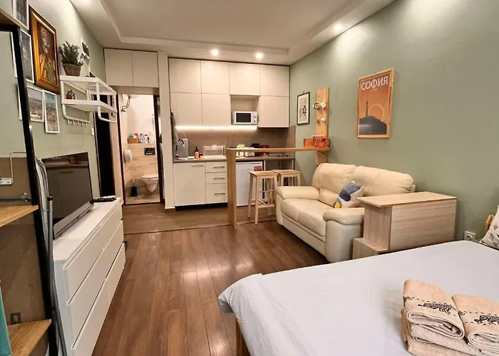 Exceptional Refurnished Location Апартамент