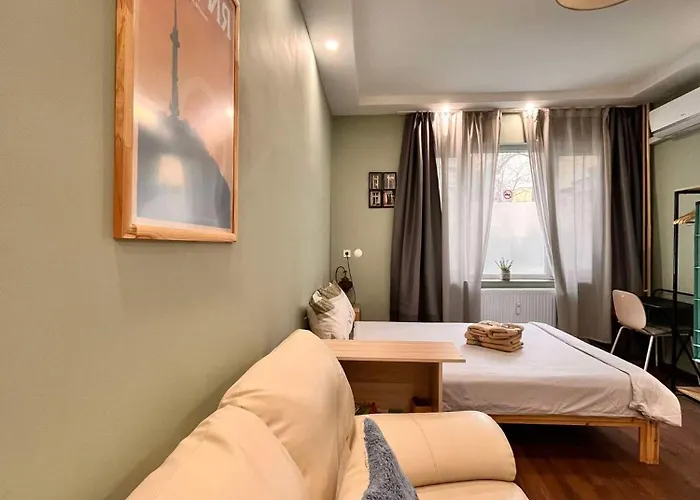 Апартамент Exceptional Refurnished Location *