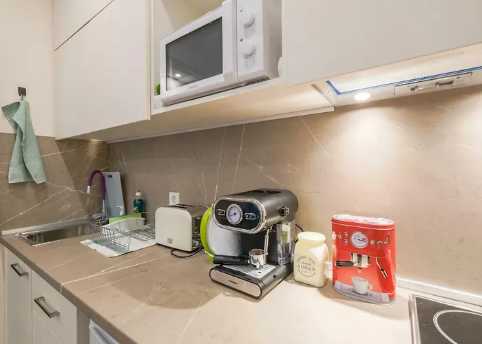 Апартамент Exceptional Refurnished Location