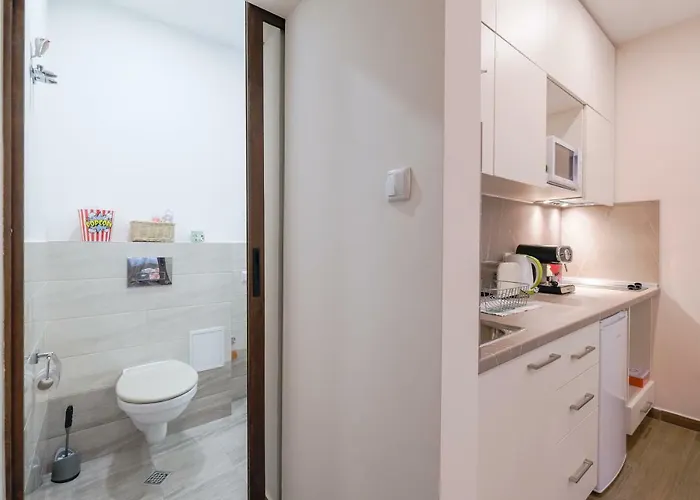 דירה Exceptional Refurnished Location